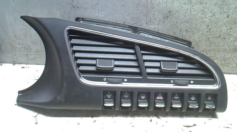 Bouton de warning PEUGEOT 3008 1 PHASE 1 Diesel - 1