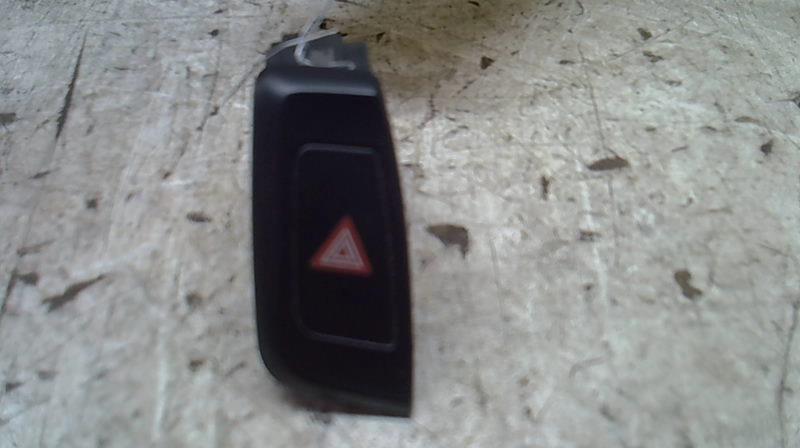 Bouton de warning AUDI A4 3 PHASE 1 Diesel - 1