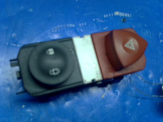 Bouton de warning RENAULT SCENIC 2 PHASE 2 Diesel - 1