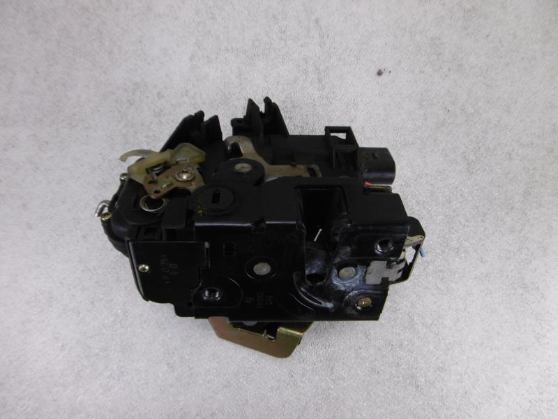 Serratura posteriore sinistra AUDI A6 2 AVANT PHASE 1 BREAK Diésel - 1