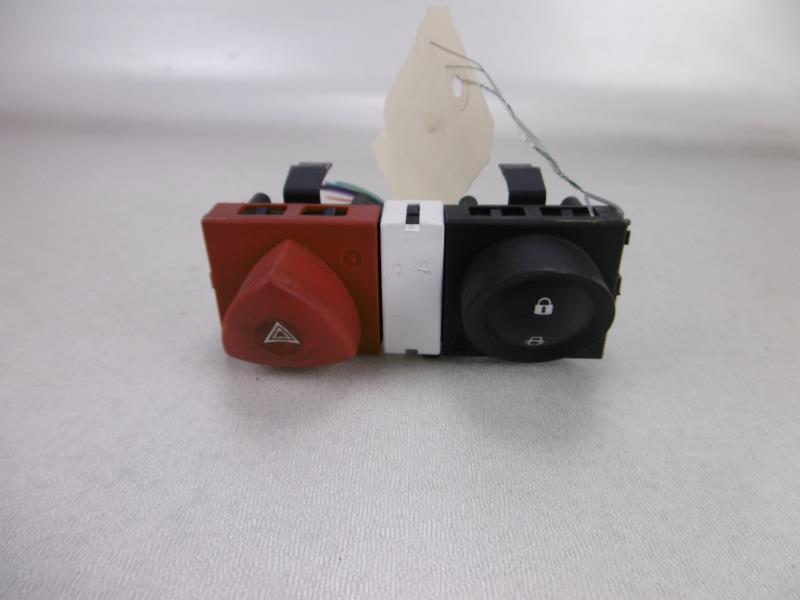Bouton de warning RENAULT MEGANE 2 PHASE 2 CABRIOLET Diesel - 1
