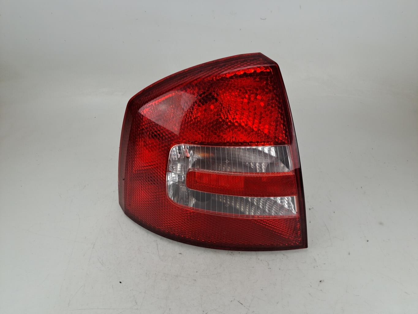 Fanale posteriore principale sinistro (luci) SKODA OCTAVIA 2 PHASE 1 Diésel - 1