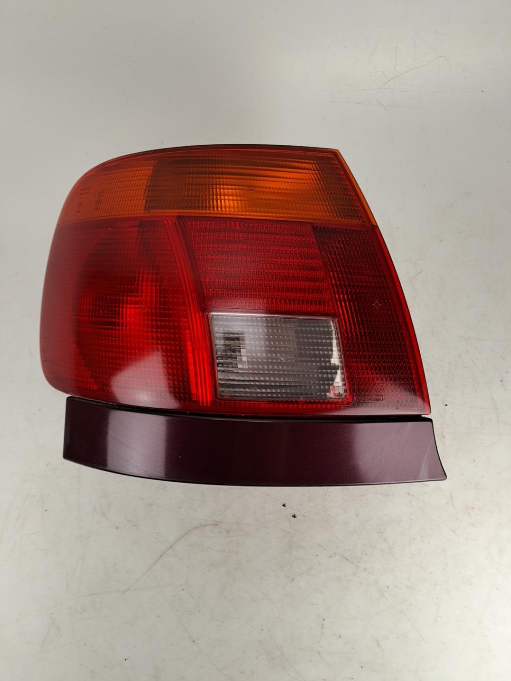 Fanale posteriore principale sinistro (luci) AUDI A4 1 PHASE 1 Gasolina - 1