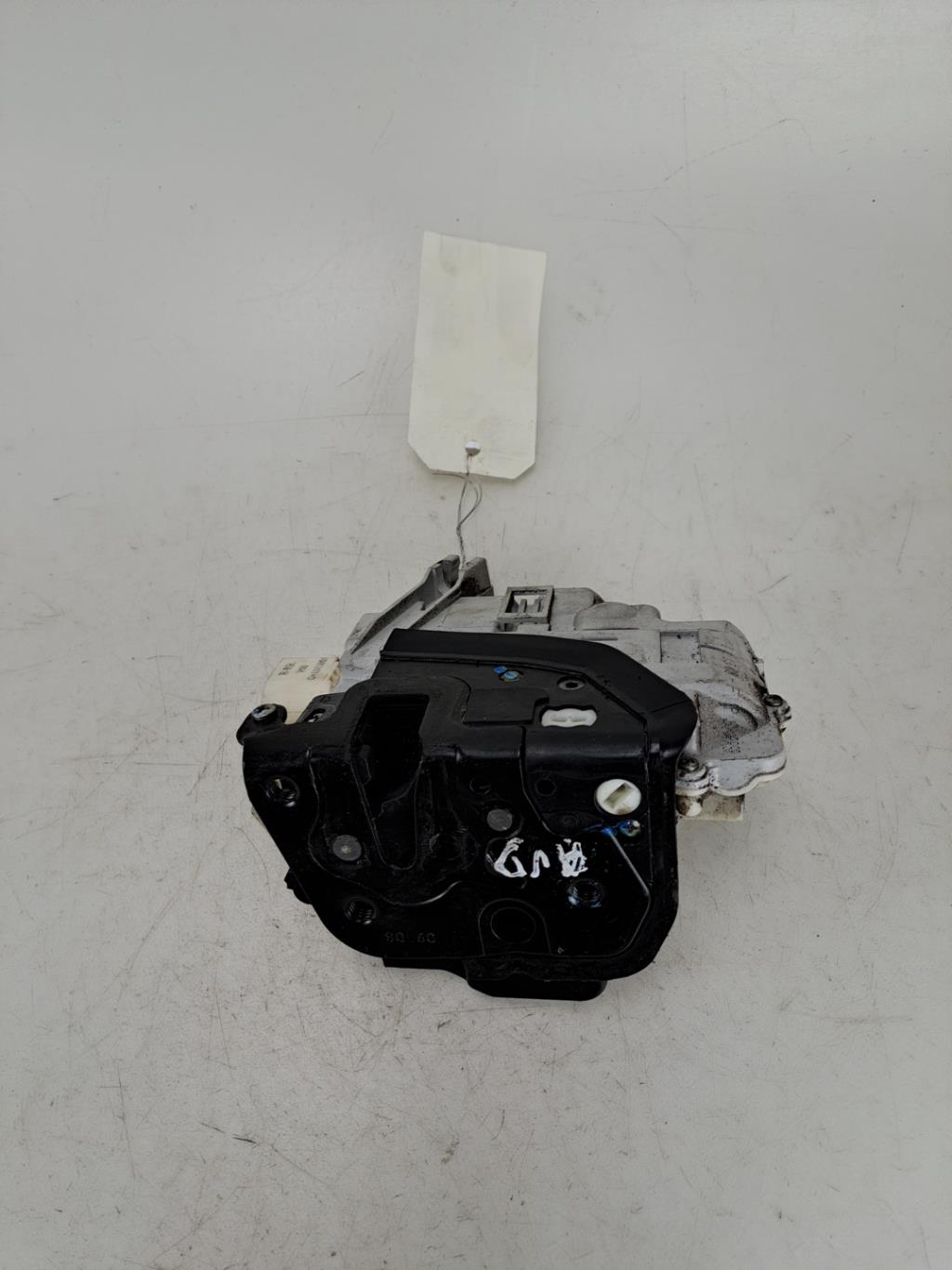 Serrure avant droit AUDI A4 2 CABRIO PHASE 2 Diesel - 1