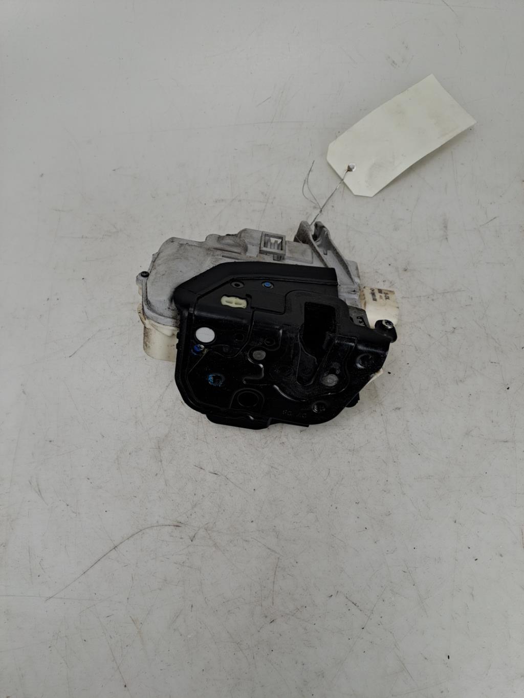 Serrure avant gauche AUDI A4 2 CABRIO PHASE 2 Diesel - 1