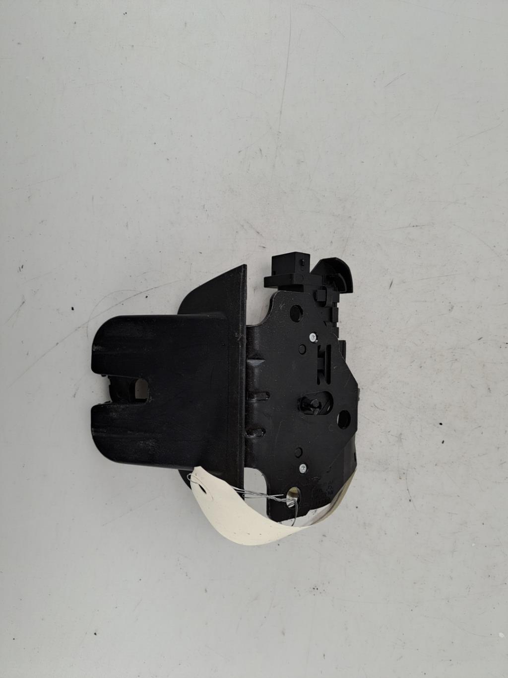 Serrure de coffre AUDI A4 2 AVANT PHASE 2 BREAK Diesel - 1
