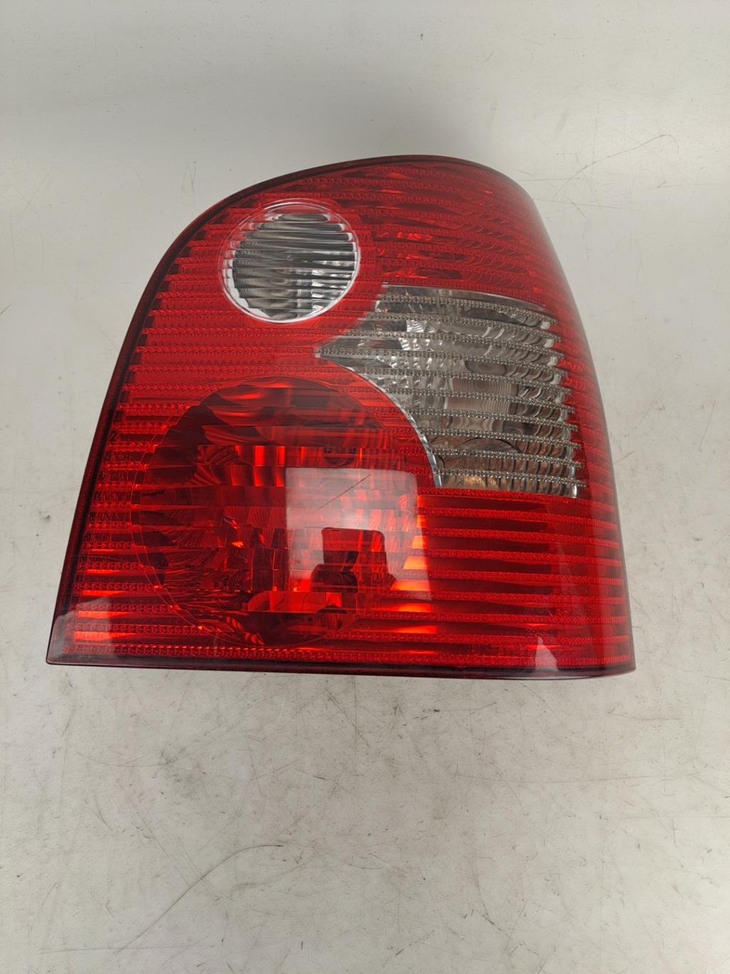 Fanale posteriore principale destro (luci) VOLKSWAGEN POLO 4 PHASE 1 Diésel - 1
