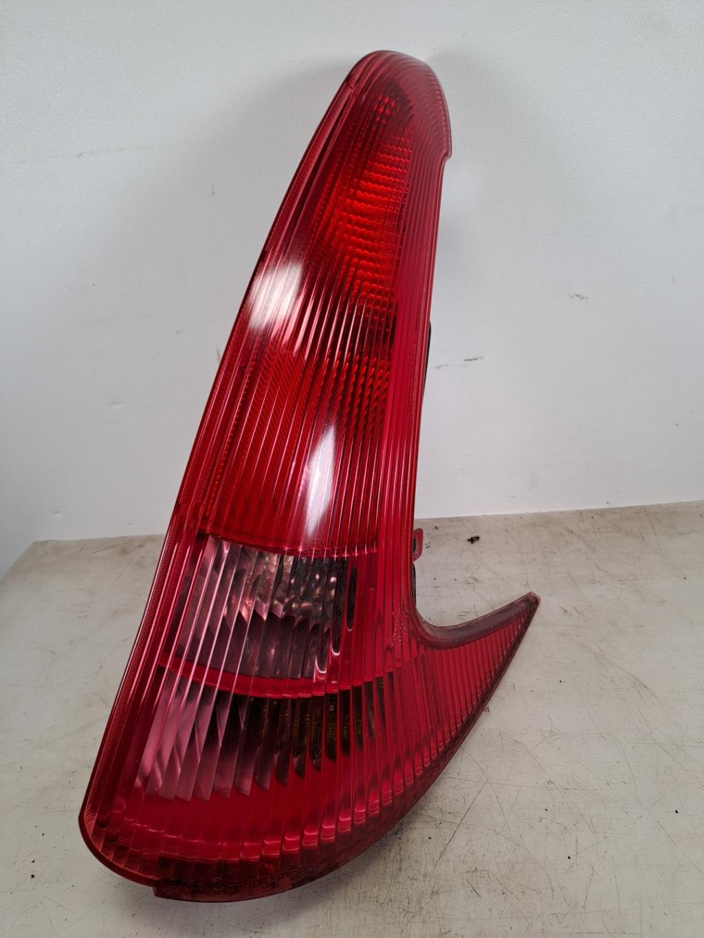 Fanale posteriore principale destro (luci) PEUGEOT 206 PHASE 2 BREAK Gasolina - 1