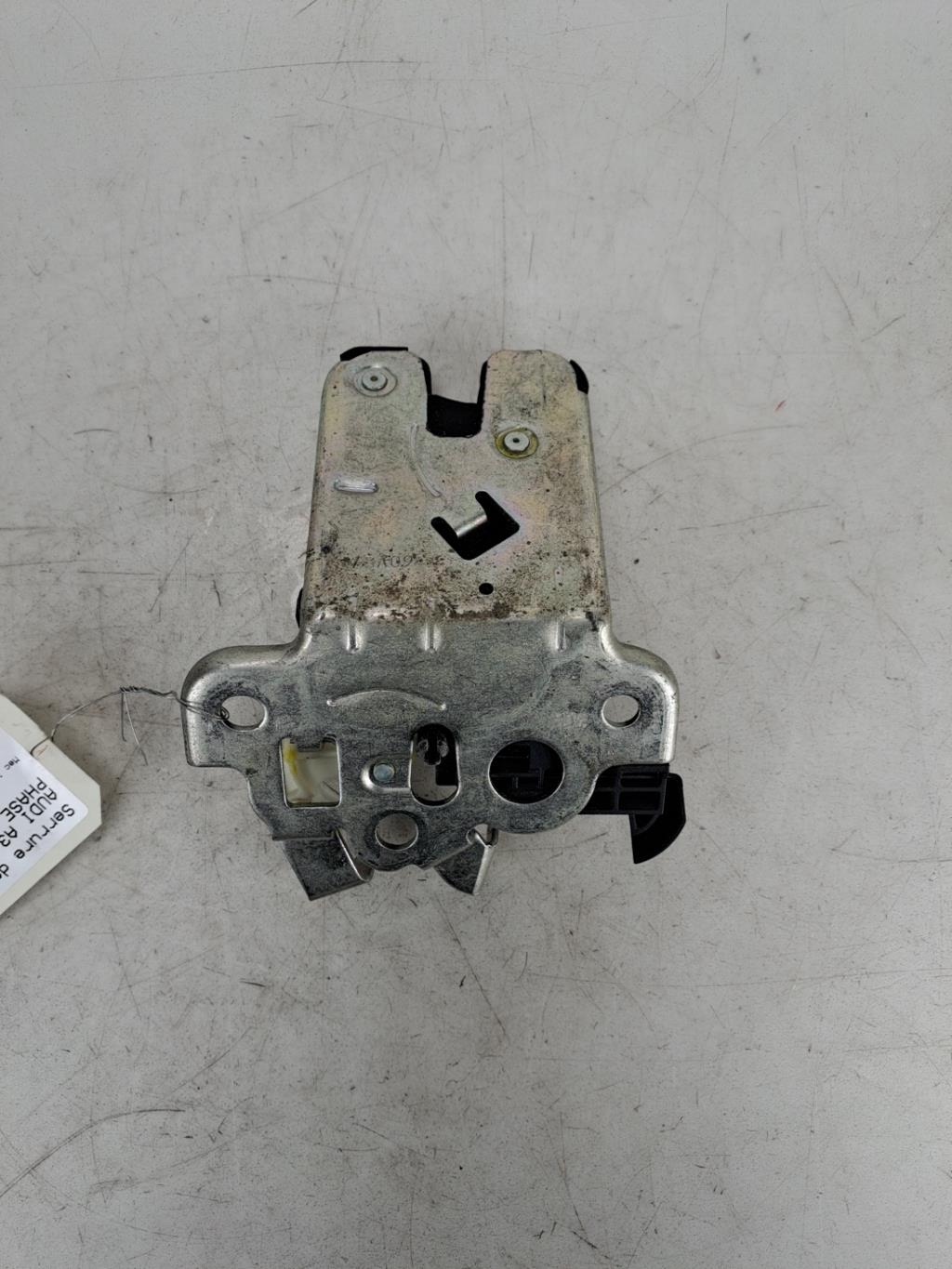 Serrure de coffre AUDI A3 2 SPORTBACK PHASE 2 Diesel - 1