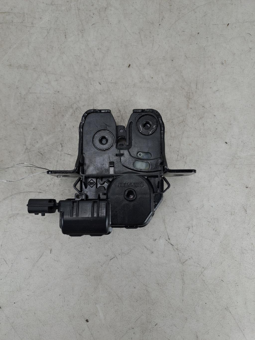 Serrure de coffre RENAULT CLIO 4 PHASE 1 Diesel - 1