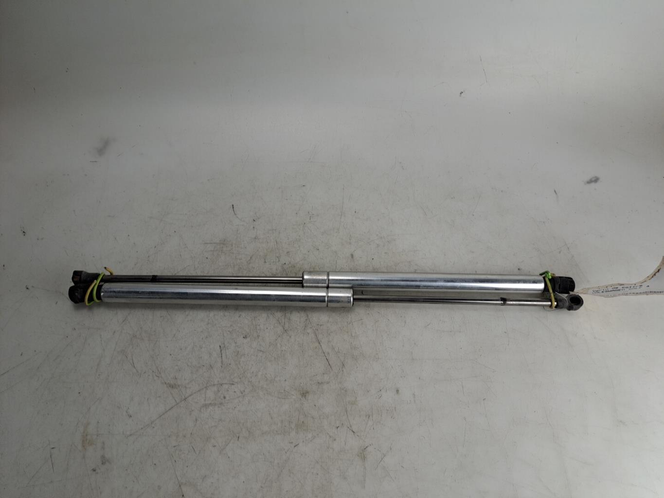 Verin de coffre VOLKSWAGEN GOLF 4  - 1