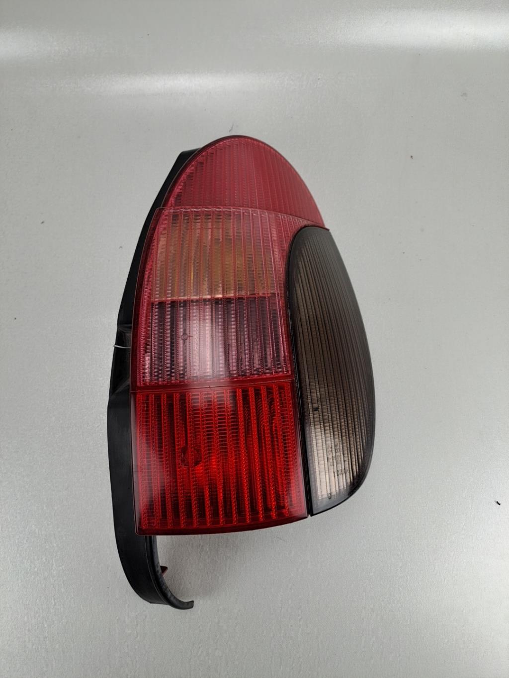 Fanale posteriore principale destro (luci) PEUGEOT 306 BREAK Diésel - 1