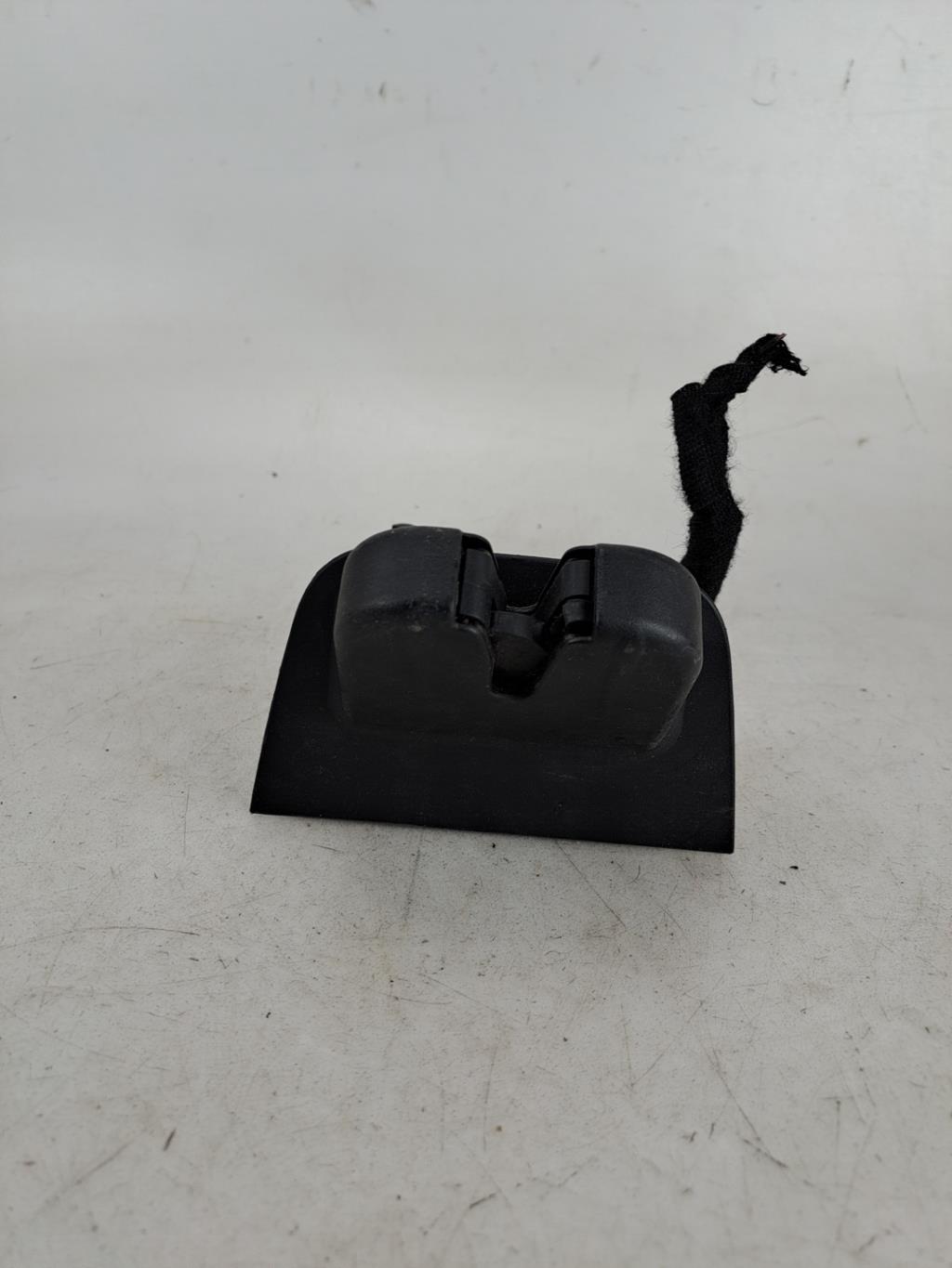 Serrure de coffre AUDI A4 2 PHASE 1  - 1