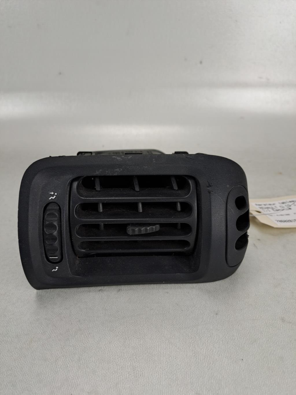 Bocchetta aerazione cruscotto anteriore destra RENAULT CLIO 2 PHASE 1 Gasolina - 1