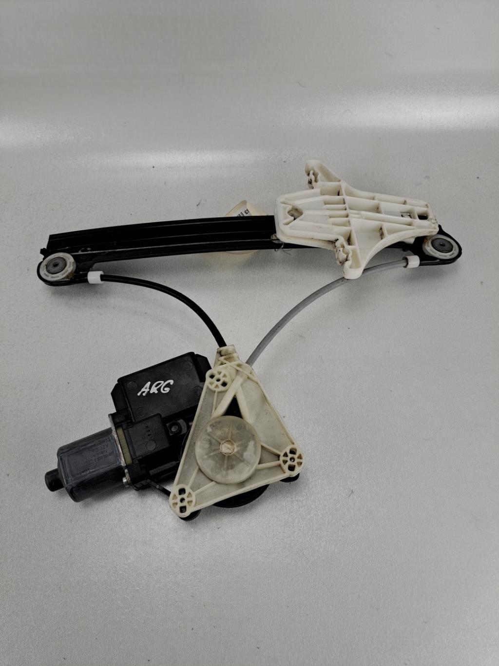 Alzacristalli elettrico posteriore sinistro VOLKSWAGEN POLO 5 PHASE 1 Diésel - 1