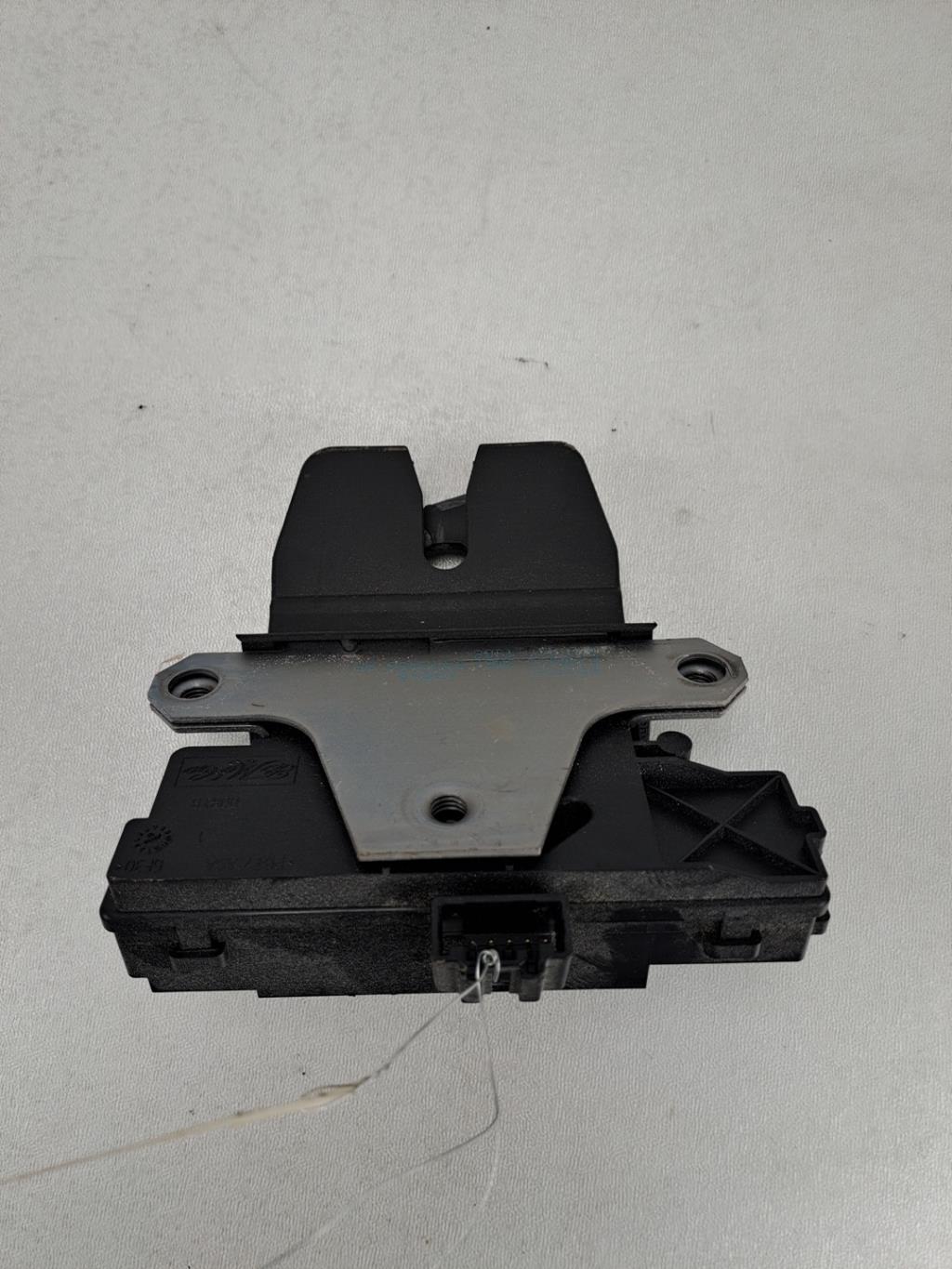 Serrure de coffre FORD FOCUS 2 PHASE 1 Essence - 1