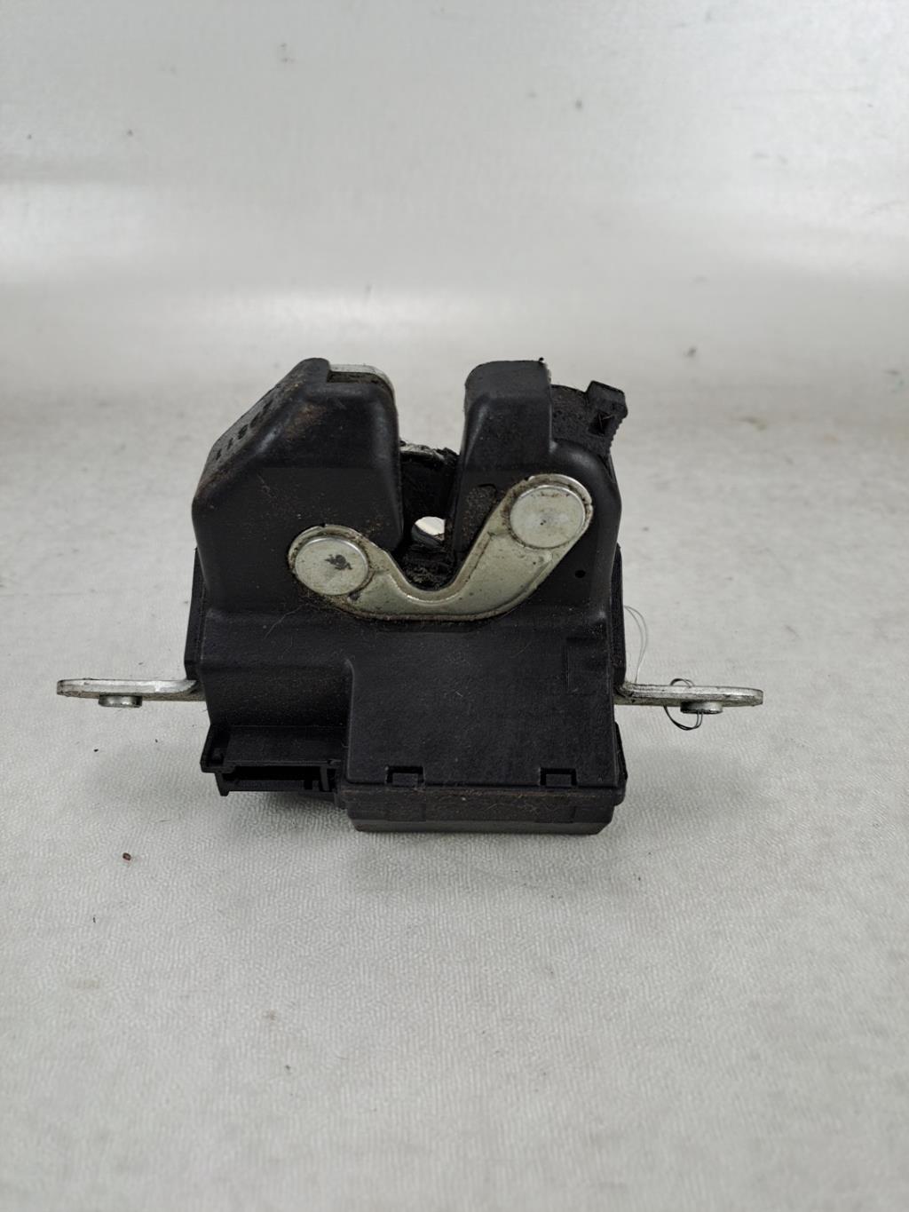 Serrure de coffre OPEL CORSA D PHASE 2 Essence - 1