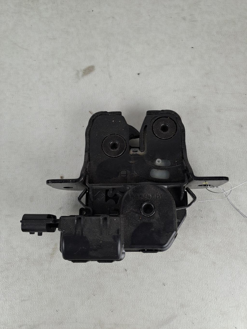 Serrure de coffre RENAULT CLIO 4 PHASE 1 Diesel - 1