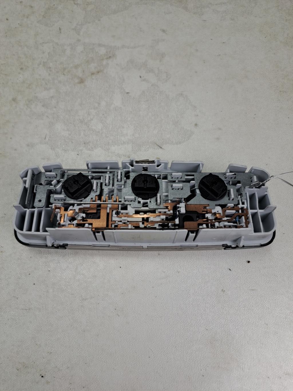 Luce di cortesia FORD FIESTA 6 PHASE 2 Gasolina - 1