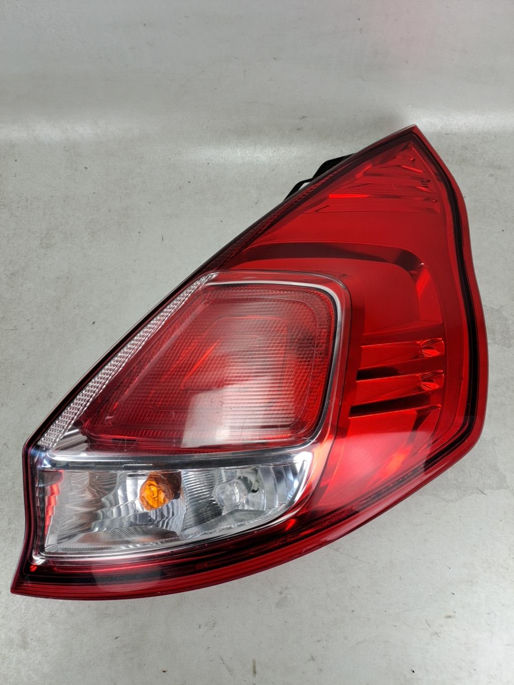 Fanale posteriore principale destro (luci) FORD FIESTA 6 PHASE 2 Diésel - 1