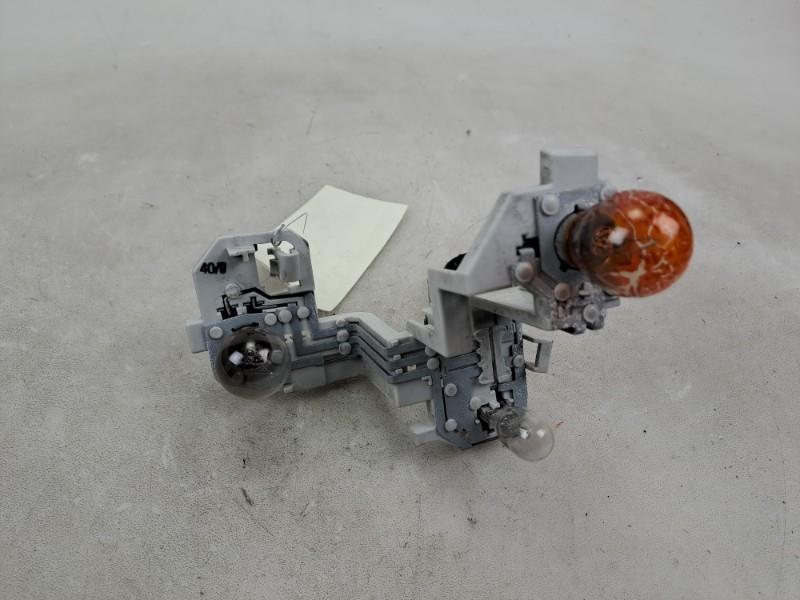 Base portalampade fanale posteriore sinistro FORD FIESTA 6 PHASE 1 Diésel - 1