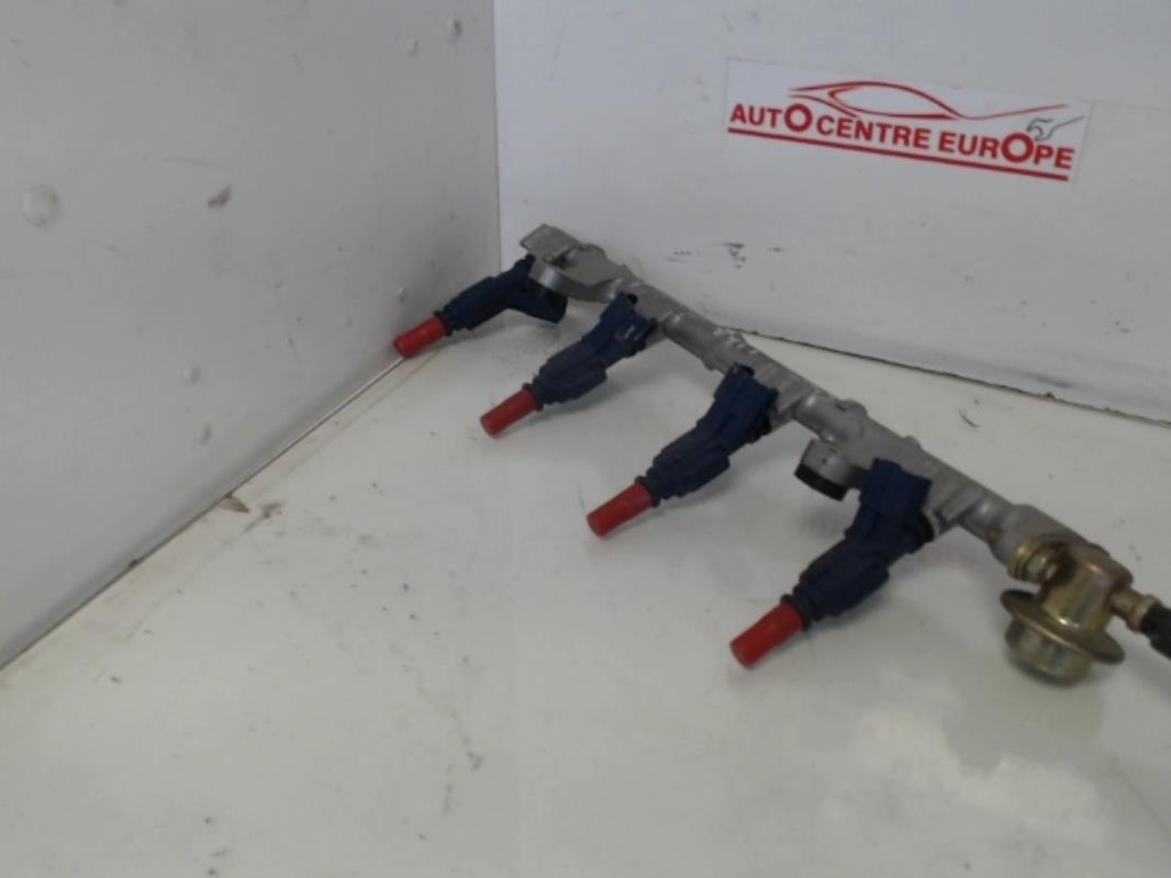 Rampe injection TOYOTA YARIS 1 PHASE 2 Essence - 1