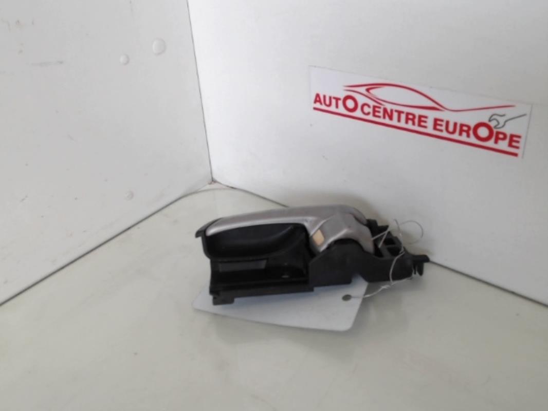 Poignee interieur avant gauche SUZUKI SWIFT 3 Essence - 1