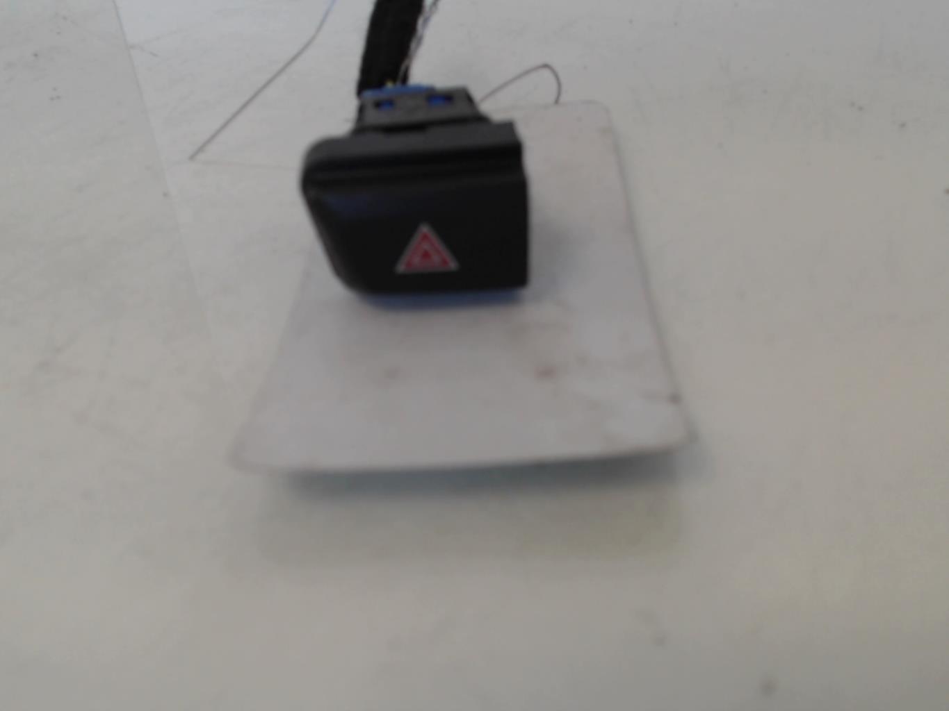 Bouton de warning PEUGEOT 208 1 PHASE 1 Diesel - 1