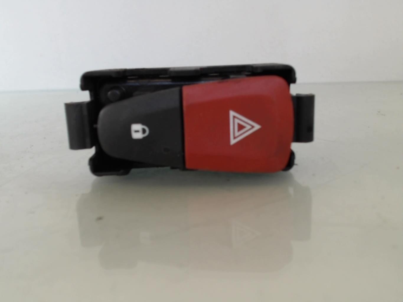 Bouton de warning RENAULT SCENIC 3 PHASE 1 Diesel - 1