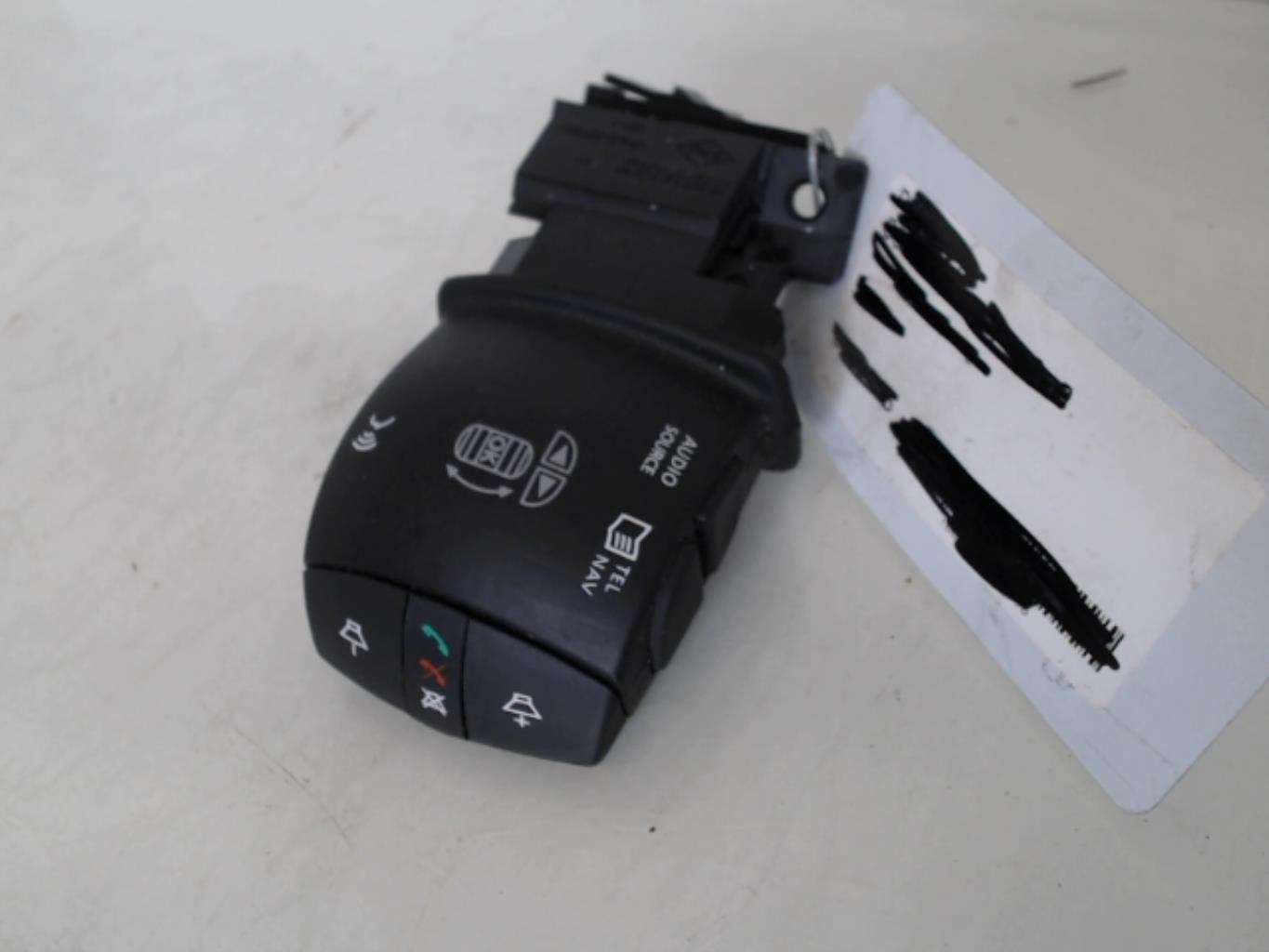 Commande autoradio RENAULT LAGUNA 3 PHASE 2 BREAK Diesel - 1