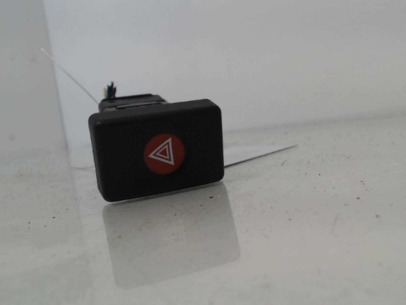 Bouton de warning DACIA LOGAN MCV 1 PHASE 1 BREAK Diesel - 1