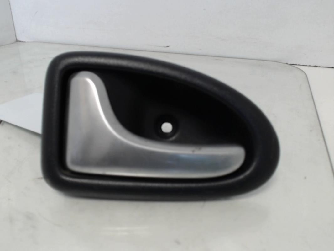 Maniglia interna posteriore sinistra RENAULT CLIO 2 PHASE 2 Gasolina - 1