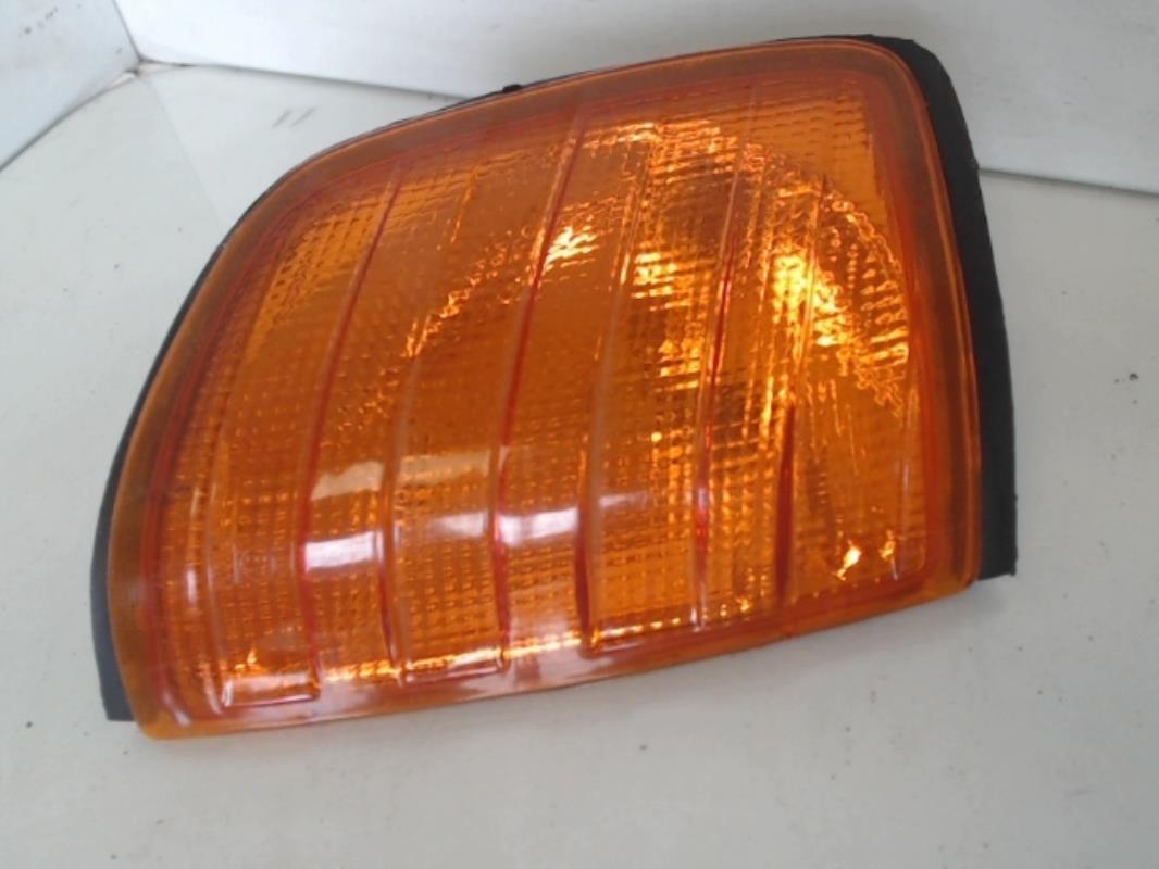 Gruppo ottico anteriore secondario destro (luci)(freccia) MERCEDES 300 W124 PHASE 1 Diésel - 1