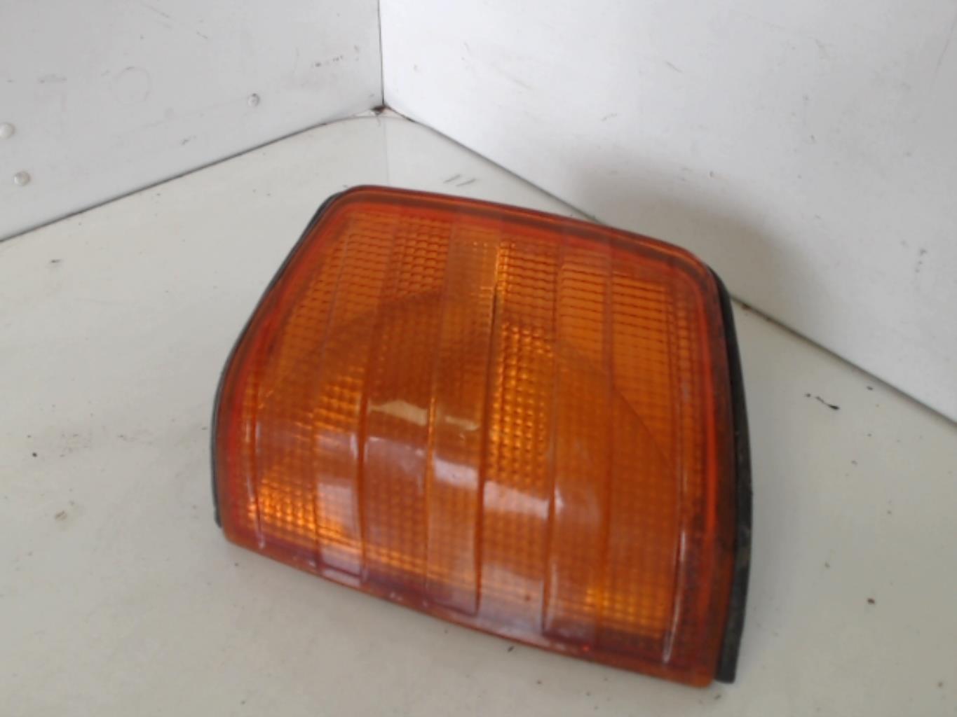 Gruppo ottico anteriore secondario sinistro (luci)(freccia) MERCEDES 190 W201 PHASE 1 Diésel - 1