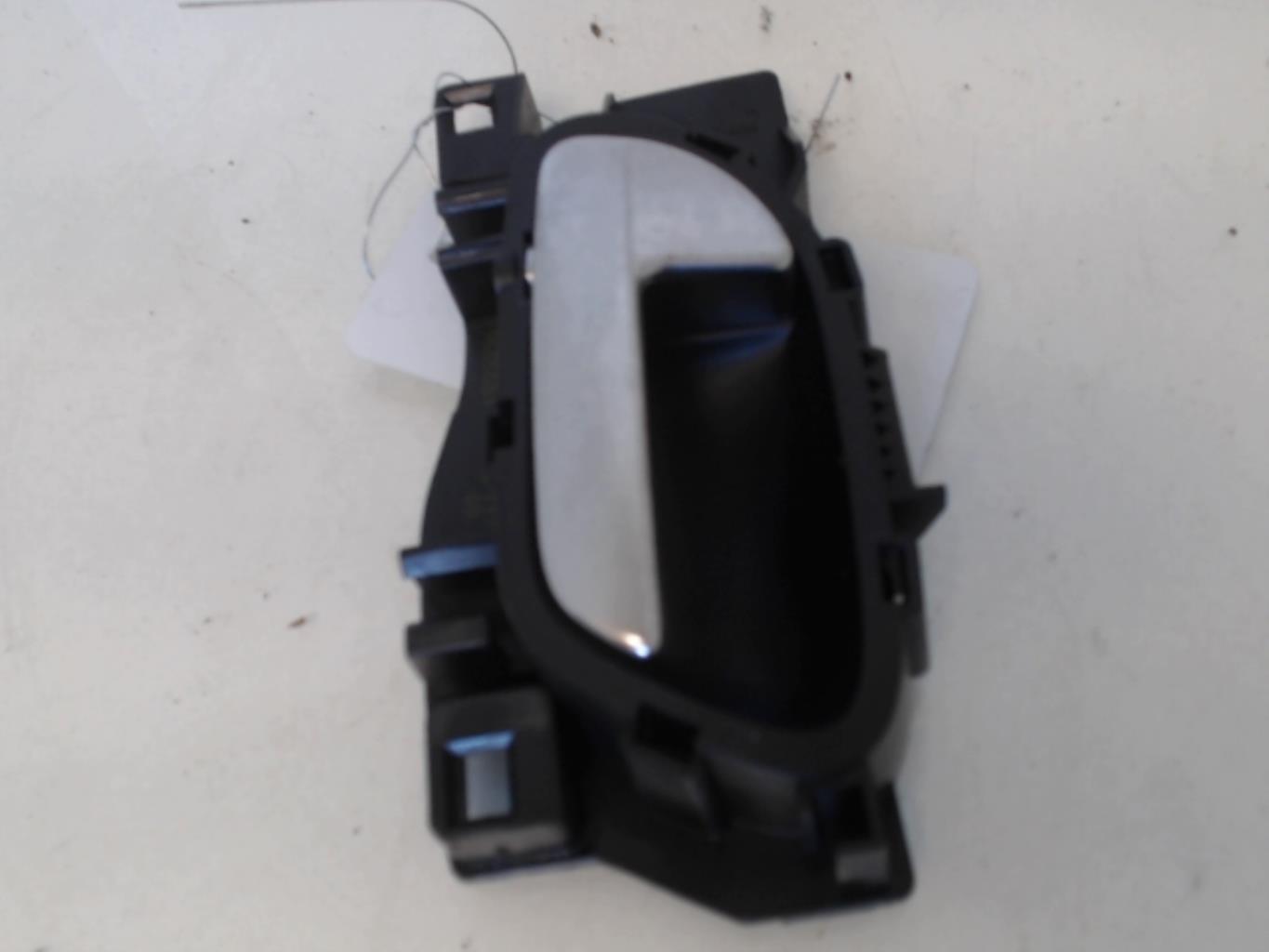 Maniglia interna posteriore sinistra PEUGEOT 208 1 PHASE 1 Diésel - 1