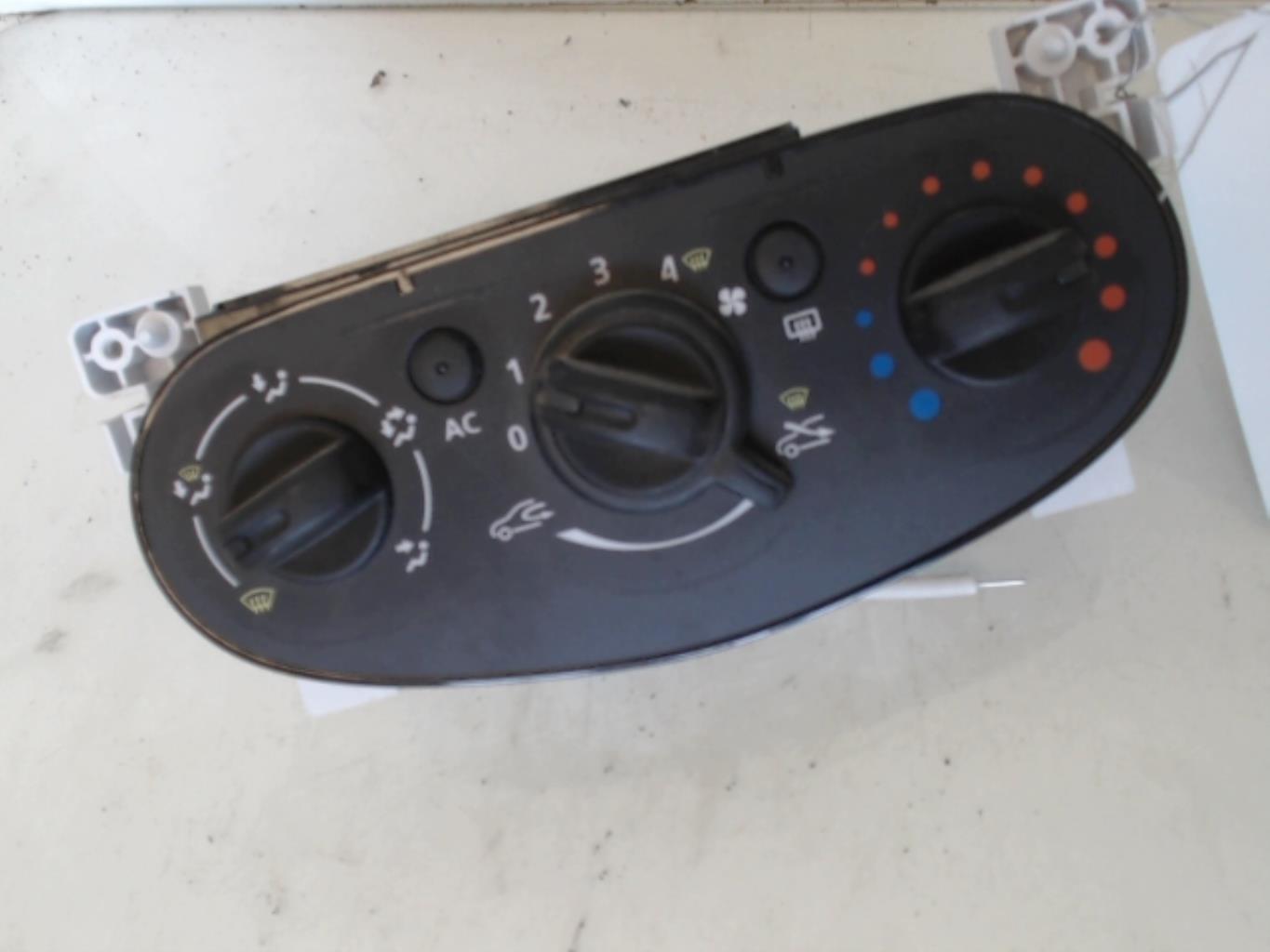 Commande chauffage DACIA DUSTER 1 PHASE 1 Essence - 1