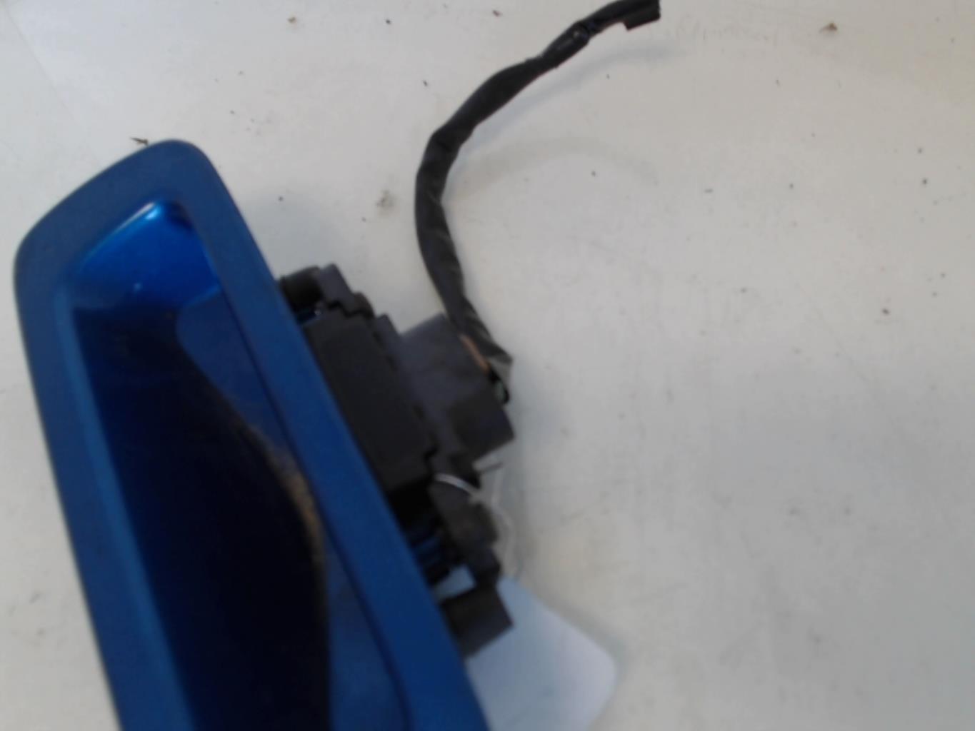 Bouton de coffre SUZUKI SWIFT 3 Diesel - 1