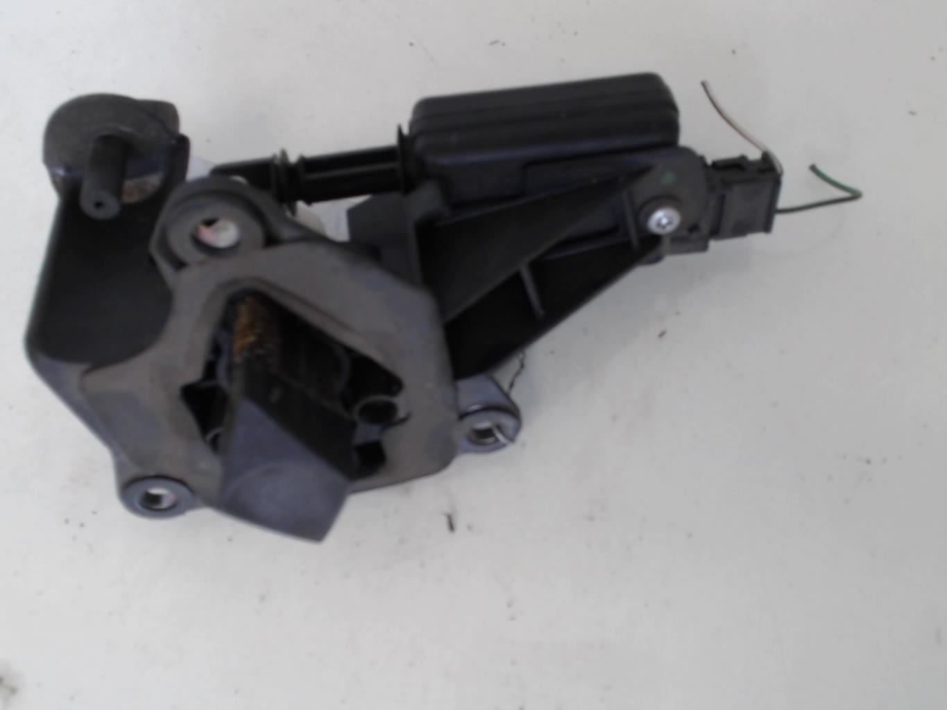 Bouton de coffre RENAULT CLIO 2 CAMPUS PHASE 1 Diesel - 1