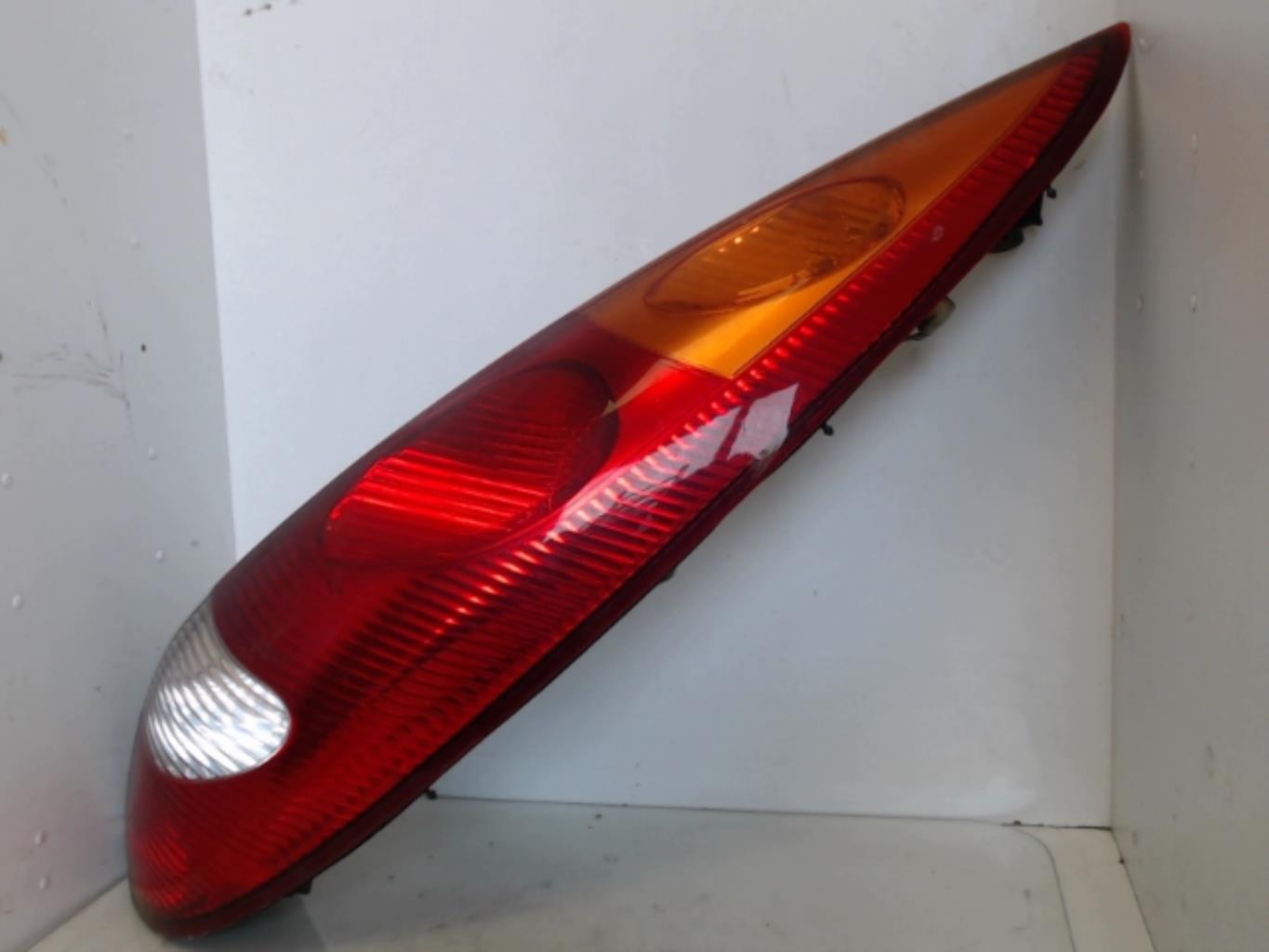 Fanale posteriore principale destro (luci) NISSAN ALMERA TINO PHASE 1 Diésel - 1