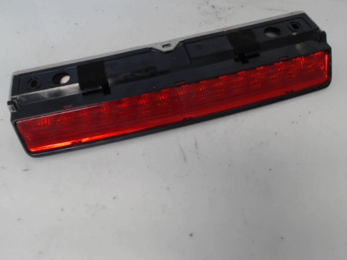 Feu arriere stop central VOLKSWAGEN FOX Essence - 1