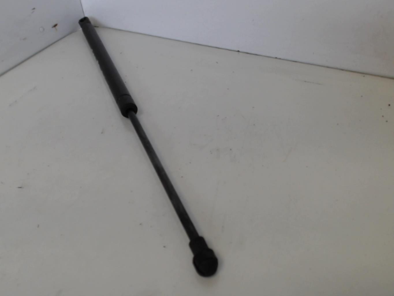 Verin de coffre VOLKSWAGEN FOX Essence - 1