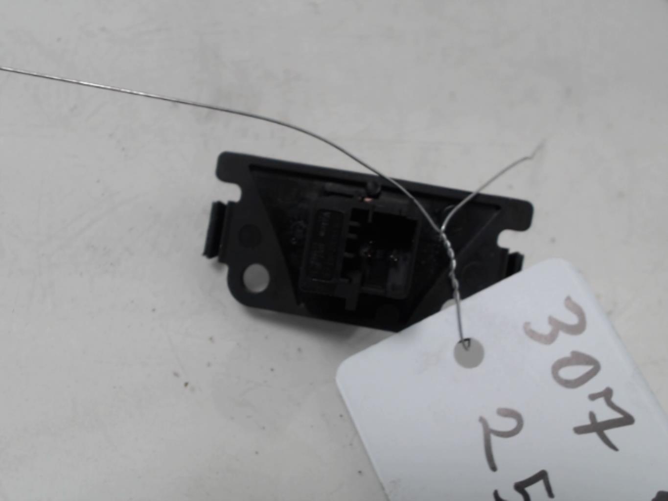 Bouton de warning PEUGEOT 307 PHASE 2 BREAK Diesel - 1