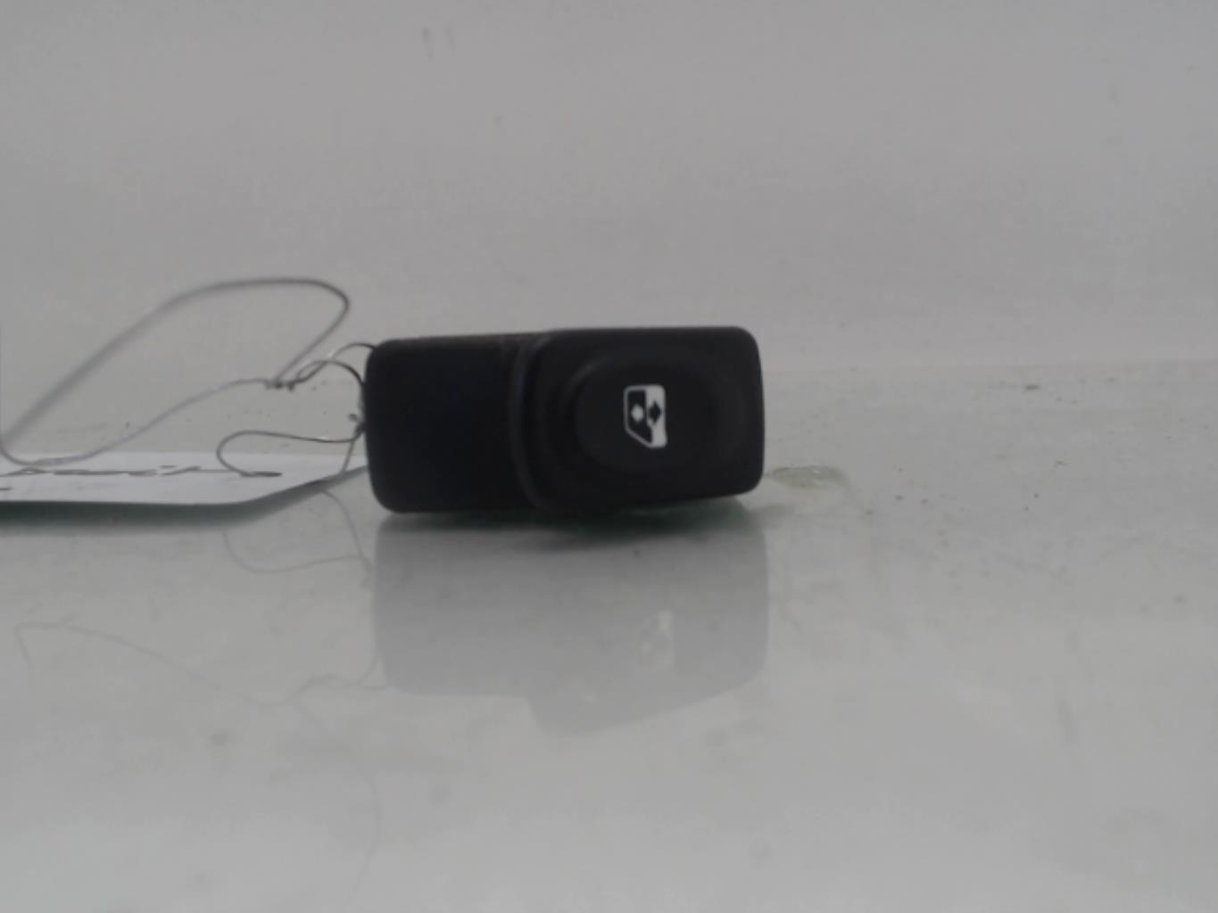 Interruttore lavacristalli anteriore sinistro RENAULT MEGANE 1 PHASE 2 COUPE Diésel - 1