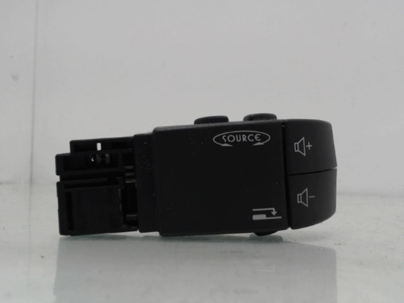 Commande autoradio RENAULT LAGUNA 2 PHASE 2 Diesel - 1