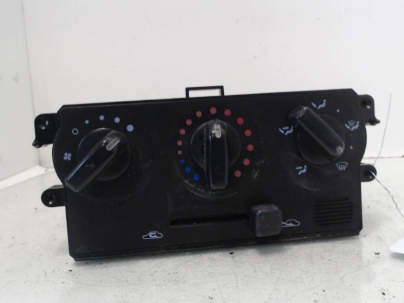 Commande chauffage NISSAN MICRA 2 PHASE 2 Essence - 1