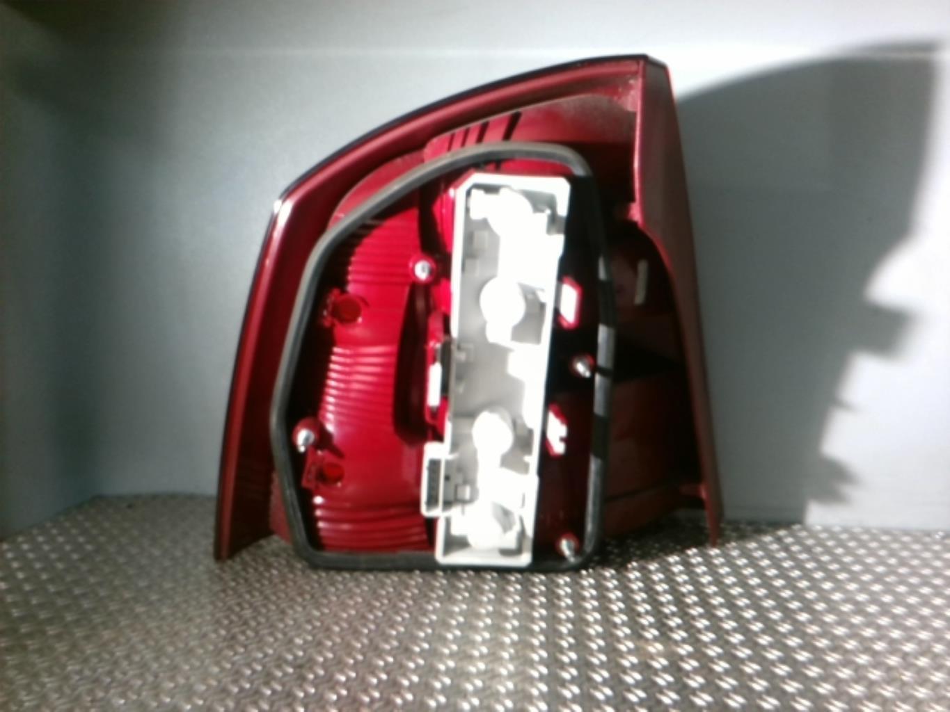 Fanale posteriore principale destro (luci) SKODA OCTAVIA 2 PHASE 1 Diésel - 1