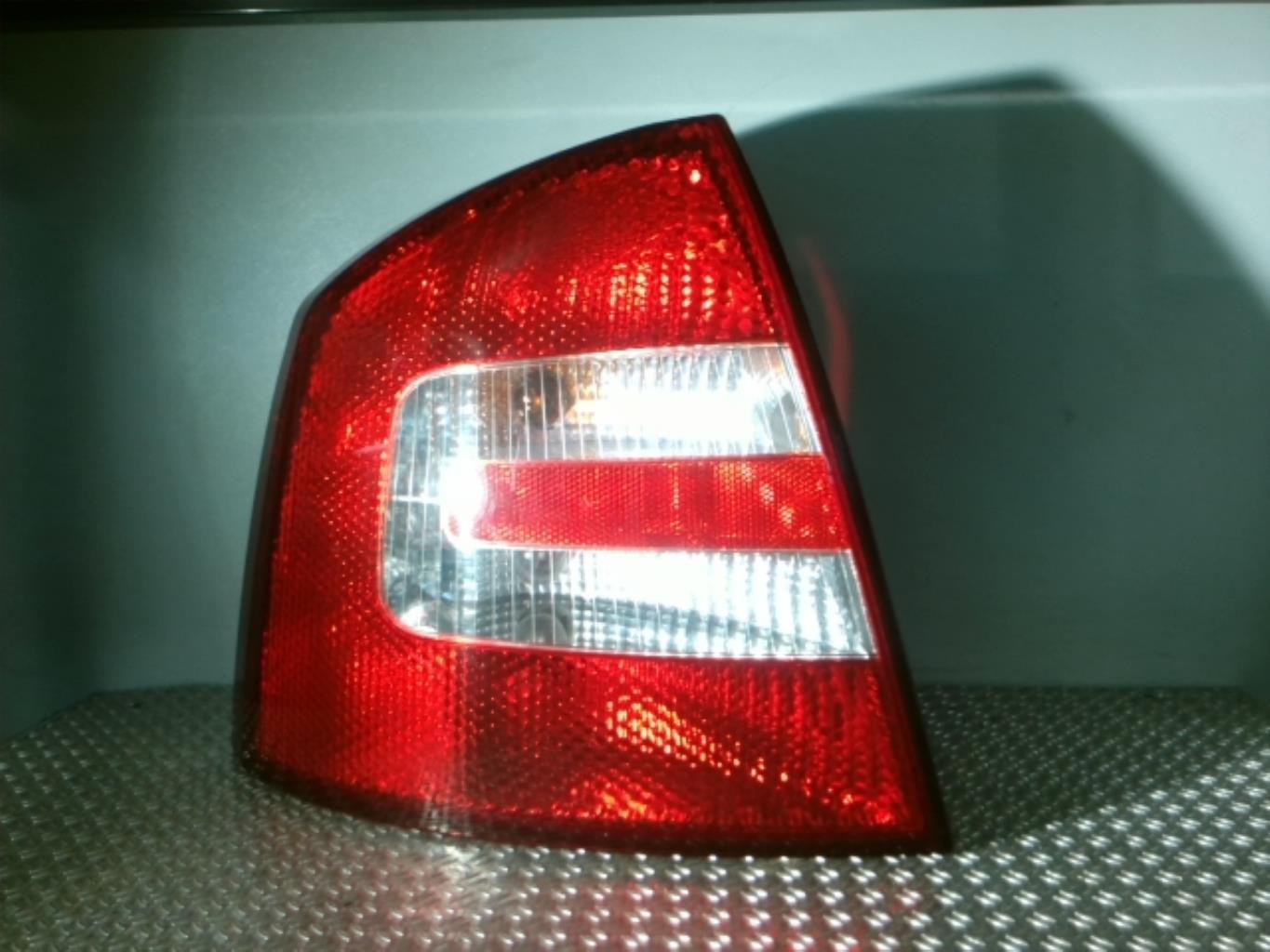 Fanale posteriore principale sinistro (luci) SKODA OCTAVIA 2 PHASE 1 Diésel - 1
