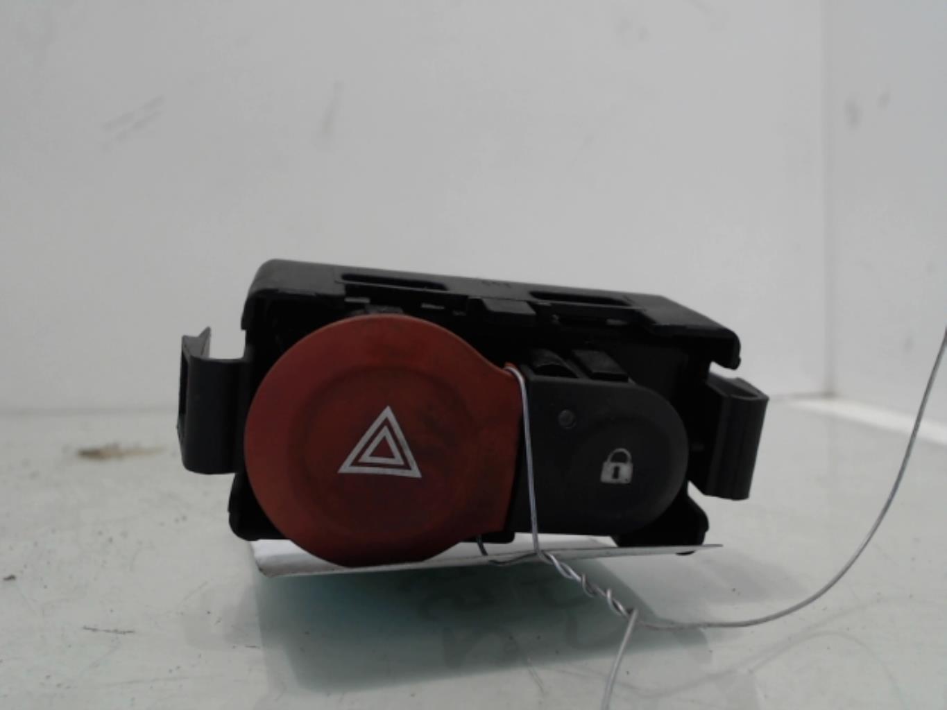 Bouton de warning RENAULT CLIO 3 PHASE 2 Diesel - 1