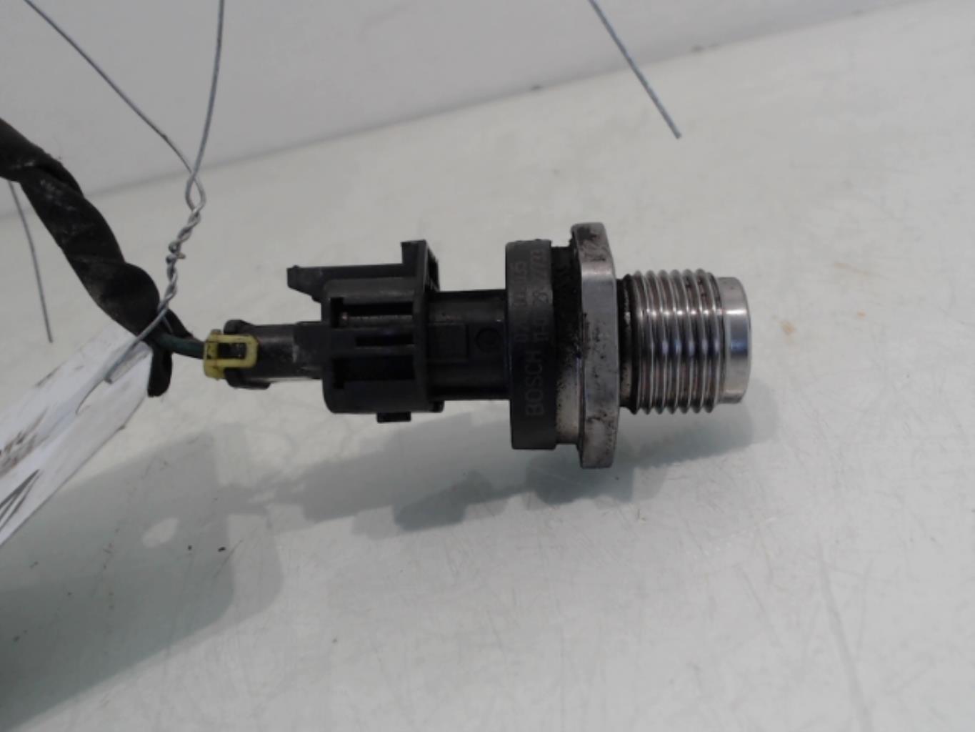 Capteur de pression de rampe injection KIA SORENTO 2 PHASE 1 Diesel - 1