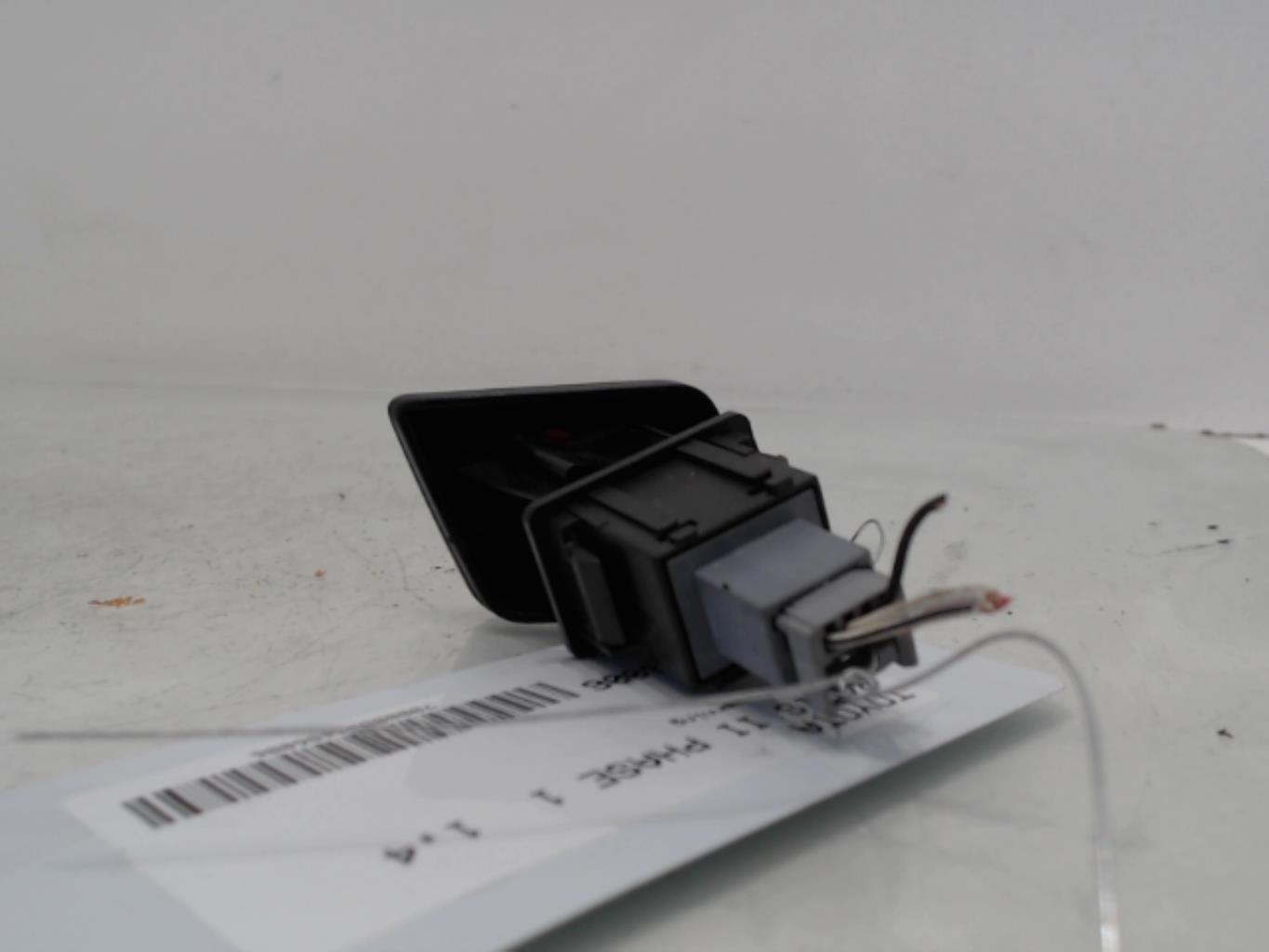 Bouton de warning TOYOTA YARIS 2 PHASE 1 Diesel - 1